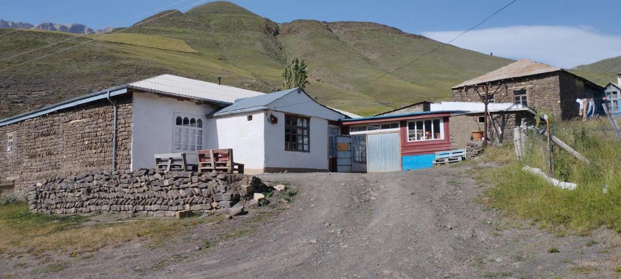 Hotel Zaur Guest hause à Xinaliq Extérieur photo